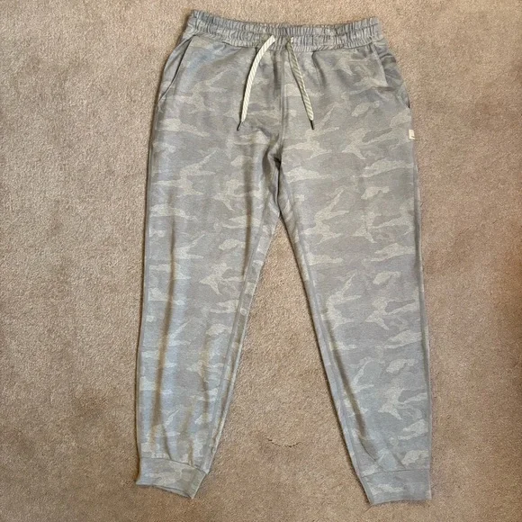 NWOT - Vuori Camo Performance Joggers - Picture 5 of 8